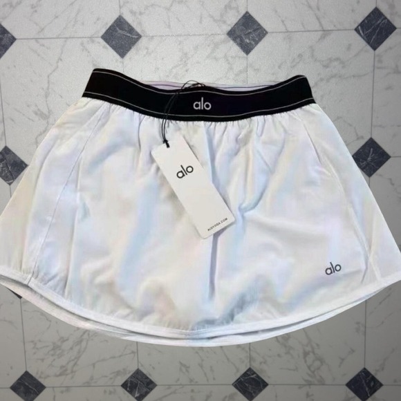 Dresses & Skirts - Alo Yoga Match Point Tennis Skirt Womens Small White Logo Waistband NWT